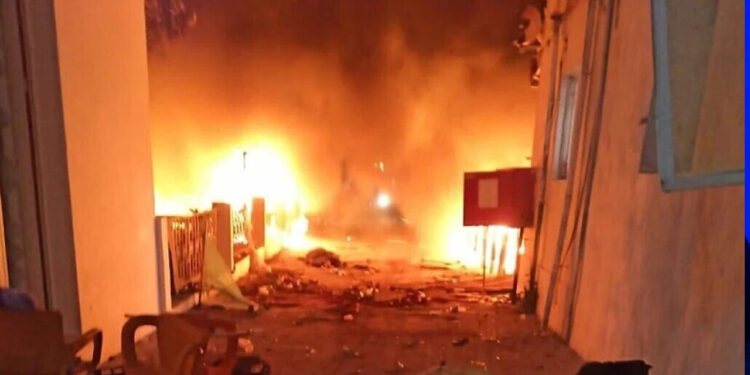 غزہ : الاہلی عرب اسپتال پر اسرائیل کا فضائی حملہ،خواتین و بچوں سمیت 800 سے زائد شہید