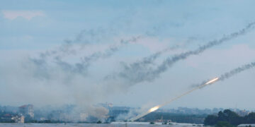 آپریشن طوفان الاقصیٰ: فلسطینی مزاحمت کار اسرائیلی بستیوں میں داخل، شہری گھروں میں رہیں، صیہونی فوج کا اعلان