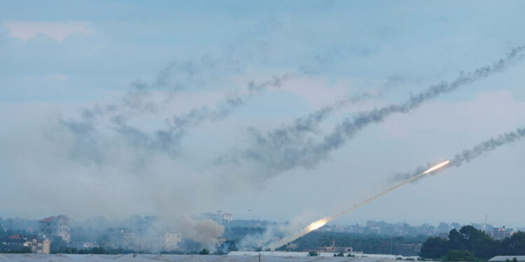 آپریشن طوفان الاقصیٰ: فلسطینی مزاحمت کار اسرائیلی بستیوں میں داخل، شہری گھروں میں رہیں، صیہونی فوج کا اعلان
