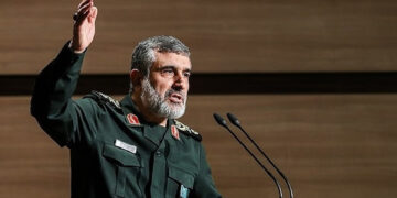 ایران اپنی طاقت کے عروج پر ہے دھمکی نہیں دی جاسکتی، امیر علی حاجی زادہ