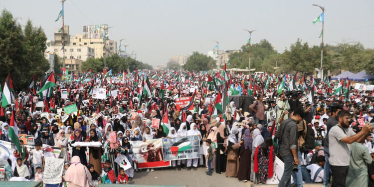 کراچی: غزہ میں صیہونی دہشتگردی کے خلاف بچوں کا احتجاجی مظاہرہ