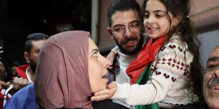 غزہ جنگ بندی کا دوسرا دن: قیدیوں کے تبادلے کے معاہدے میں پیشرفت