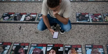 اسرائیل طاقت سے یرغمالیوں کو بازیاب نہیں کرسکتا، یوو لیمور کا اعتراف