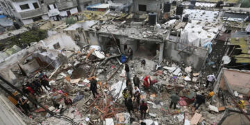 غزہ: محصور شہر پر صیہونی درندگی جاری، گھروں پر بمباری میں مزید 90 فلسطینی شہید