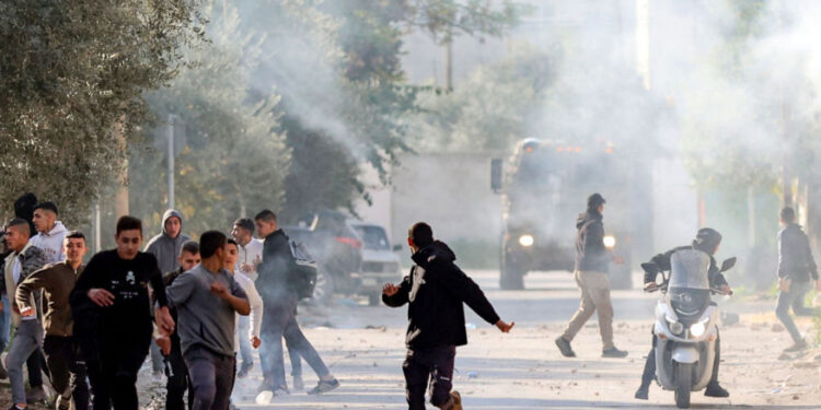مغربی کنارہ: صیہونی فوج اور فلسطینیوں کے درمیان پرتشدد جھڑپیں جاری، متعدد زخمی درجنوں گرفتار