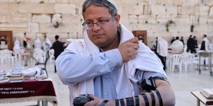 غزہ میں اسرائیلی یرغمالی بھوکے ہیں، فلسطینی قیدیوں کو جیل میں کھانہ نا دیا جائے: بن گویر