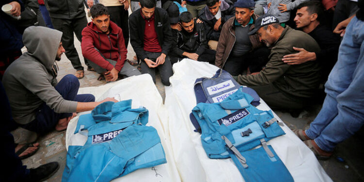 غزہ میں صیہونی فوج کی دہشتگردی: 100سے زائد صحافی شہید، 24 تاحال لاپتہ
