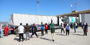 غزہ جانے والے امدادی ٹرکوں پر صیہونی آبادکاروں کا حملہ