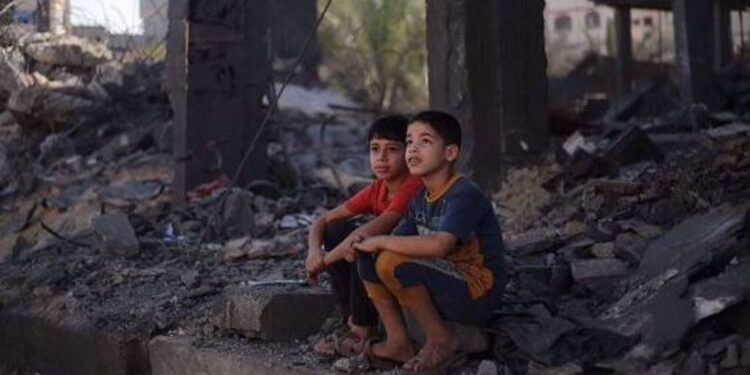 غزہ بچوں کیلئے دنیا کا خطرناک علاقہ بن گیا، 90 فیصد بچے بھوک اور بیماریوں کا شکار