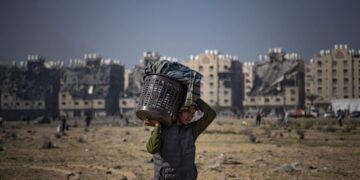 صیہونی ریاست غزہ میں بھوک اور قحط کو رائج کرنے کیلئے منظم کارروائیاں کررہی ہے