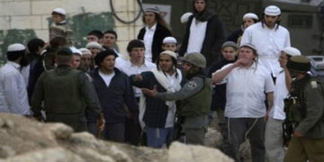 صیہونی آبادکاروں کا مسجد پر حملہ: نمازیوں سمیت نذر آتش کرنے کی کوشش ناکام+