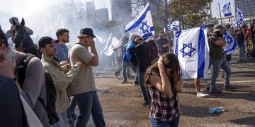 اسرائیل می پُرتشدد احتجاج  خطرناک صورتحال اختیار کررہا ہے: رونن بار