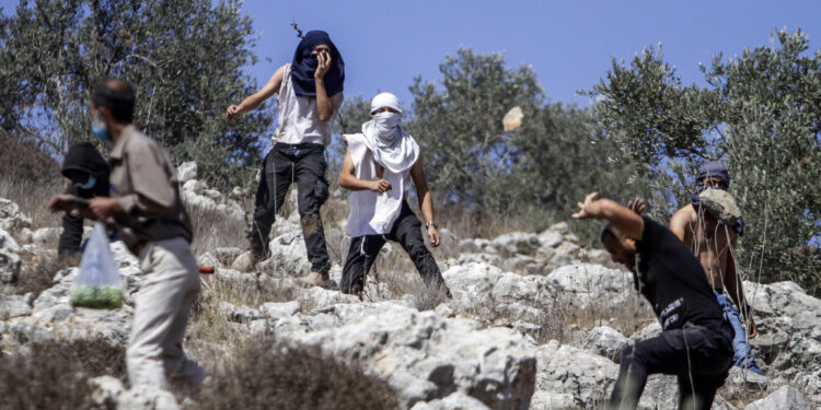 عالمی دباؤ: امریکہ نے صیہونی آبادکاروں پر پابندیاں عائد کردیں