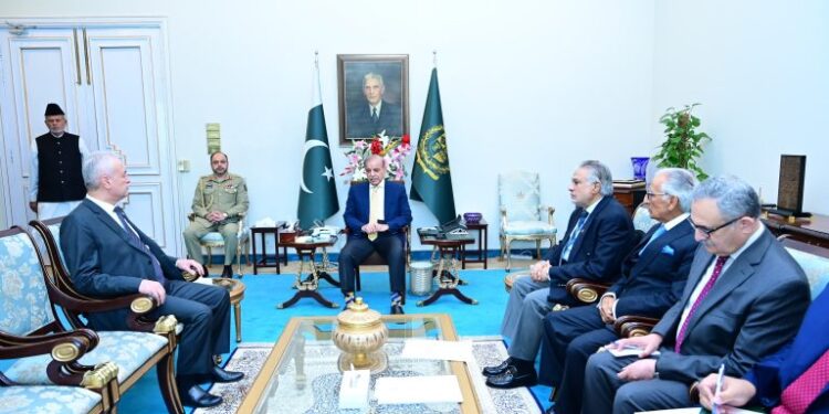 وزیراعظم شہباز شریف کی فلسطینی سفیر سے ملاقات: پاکستان کے ہر ممکن تعاون کی یقین دہانی