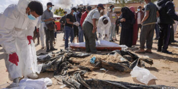 غزہ: اجتماعی قبر سے فلسطینیوں کی مزید 58 لاشیں برآمد، تعداد 392 ہوگئی