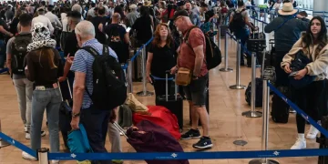 اپیلوں کے باوجود نصف ملین صیہونی آبادکار ملک سے فرار: ملک نا چھوڑیں: بینیٹ کی دہائی