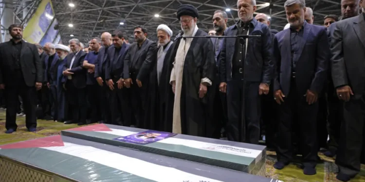 تہران: شہید اسمٰعیل ہنیہ کی نماز جنازہ خامنہ ای کی اقتدا میں ادا کردی گئی