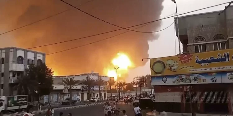 اسرائیل کے یمن میں الحدیدہ بندرگاہ اور پاور اسٹیشن پر حملے، 4 شہید متعدد زخمی