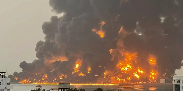حزب اللہ کا اسرائیلی دفاعی اڈے پر حملہ، دو شہروں کی بجلی منقطع وسیع رقبے پر آگ لگ گئی