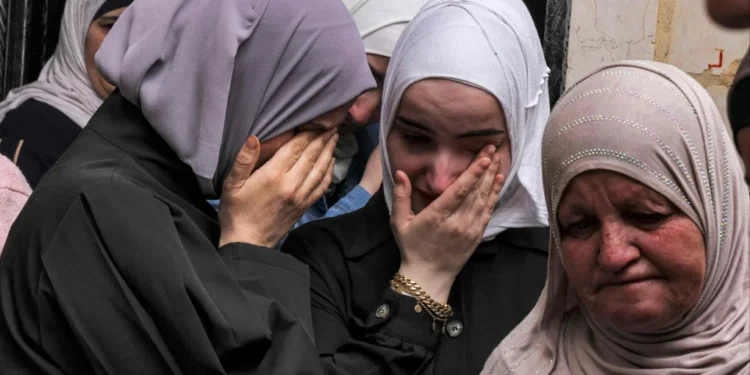 پناہ گزین کیمپ پر بمباری، خواتین اور بچوں سمیت 19 فلسطینی شہید