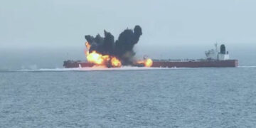 انصار اللہ نے بحیرہ احمر میں امریکی جہازوں کو میزائیلوں سے نشانہ بنایا