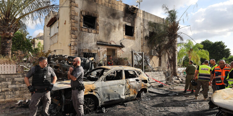 Rockets fired from Lebanon, wounding many israeli