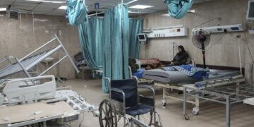 زخمیوں سے بھرے اسپتالوں کو خالی کرانا کھلی جارحیت ہے، حماس