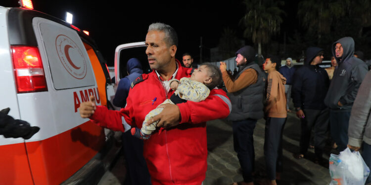 غزہ: صہیونی بمباری سے بچوں سمیت17 بے گھر فلسطینی شہید متعدد زخمی