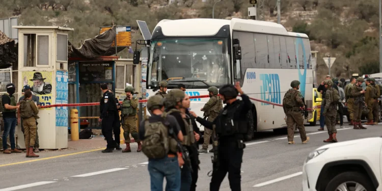 غرب اردن: مجاہدین کا صیہونی آبادکاروں پر حملہ، فوجیوں سمیت 9 زخمی
