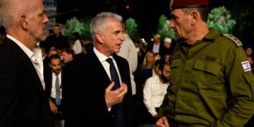 صیہونی ریاست کا وفد غزہ جنگ بندی پر مشاورت کے لئے دوحہ سے اسرائیل روانہ