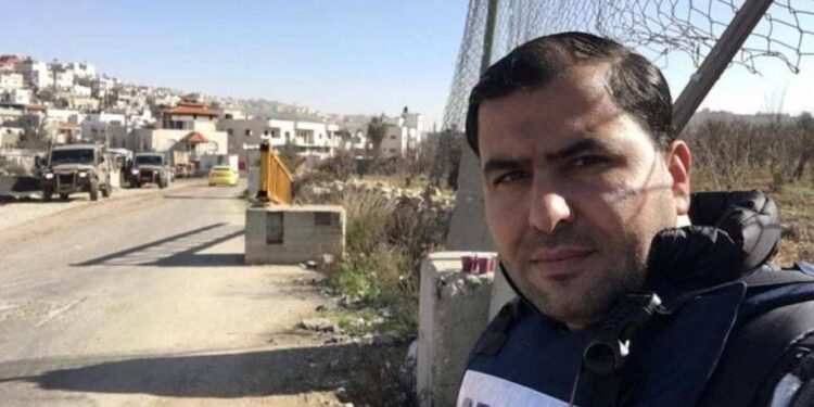 اسرائیلی جرائم دنیا کے سامنے لانے کا جرم، فلسطینی صحافی عامر ابو عرفہ کو دو سال قید کی سزا