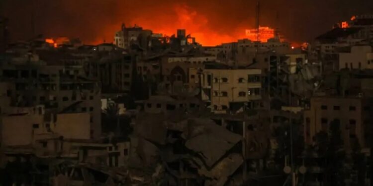 صیہونی فوج نےشمالی غزہ میں درجنوں مکانات کو آگ لگا دی