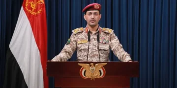 یمنی فوج کا تل ابیب میں امریکی طیارہ بردار بحری جہاز اور اسرائیلی اہداف پر حملہ 