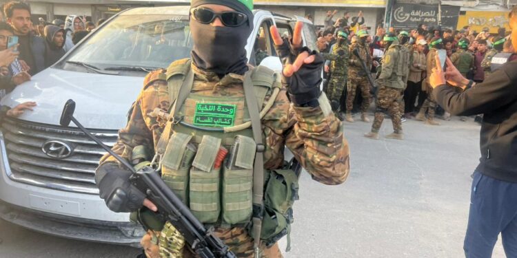 حماس نے 3 اسرائیلی خواتین قیدیوں کو ریڈ کراس کے حوالے کردیا