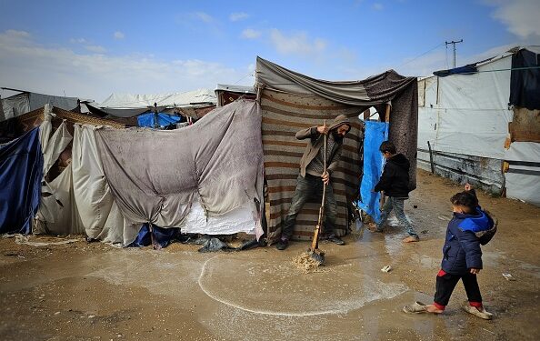 غزہ میں شدید بارش : 1,500 سے زائد خیمے تباہ، 7 شیر خوار شہید