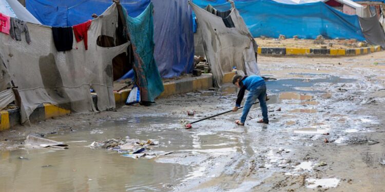 شدید سردی اور بارش: اسرائیلی دہشتگردی کا شکار غزہ کی خیمہ بستیوں میں سیلاب