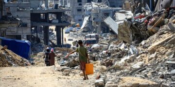 اسرائیل غزہ کو ناقابلِ رہائش بنانے پیاس کو استعمال کررہا ہے، رپورٹ 