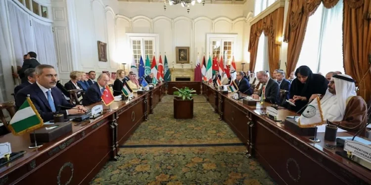 قاہرہ: عرب وزارتی کمیٹی کا اجلاس، غزہ میں امداد کی فوری فراہمی اور اسرائیلی افواج کے انخلاء کا مطالبہ