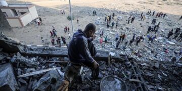 غزہ پر صیہونی دہشتگردی: | 18,000 سے زیادہ بچے اور 12,000 خواتین شہید اور 2,180 خاندان مکمل طور پر صفحہ ہستی سے مٹ گئے