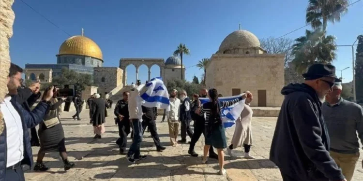 صیہونی آبادکاروں کا مسجداقصیٰ پر دھاوا: اسپیکرپر اذان دینے پر پابندی عائد