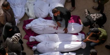 غزہ میں ایک اور خونی دن:  خیمہ بستی پرصیہونی فوج کا حملہ، خواتین، بچوں سمیت 18 فلسطینی شہید