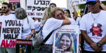 نیتن یاہو کا تختہ الٹنا ہی بیٹوں کی رہائی کا واحد راستہ ہے: اسرائیلی قیدیوں کے اہل خانہ کا اعلان