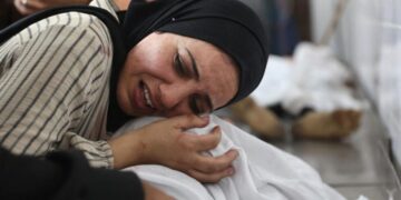 غزہ: اسرائیل کے حملے میں فلسطینی ماہر اطفال کے 9 بچے شہید، شوہر اور ایک بچہ شدید زخمی