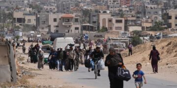 غزہ: پر اسرائیلی دہشتگردی: ایک ہفتے میں پونے دو لاکھ فلسطینی بے گھر، امداد ہتھیار بن گئی