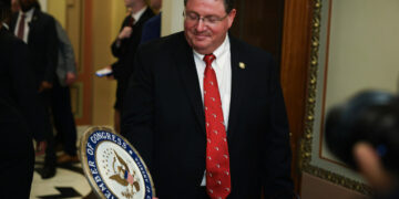 معافی مانگو اور عہدہ چھوڑو: امریکی رکن کانگریس کی غزہ پر ایٹمی حملے کی تجویز پر مسلم تنظیموں کا سخت ردعمل