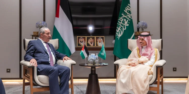 عرب وزارتی وفد کا غزہ کی صورتحال پر رام اللہ کا اعلیٰ سطحی دورہ