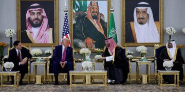غزہ جنگ اور ایران پس منظر میں ٹرمپ کا خلیجی دورہ: ریاض میں سعودی ولی عہد سے ملاقات