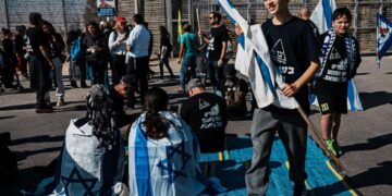 صیہونی شدت پسندوں کی غزہ کے امدادی ٹرکوں پر حملوں  کی دھمکی، فلسطینیوں کے لیے قحط کا خطرہ مزید بڑھ گیا