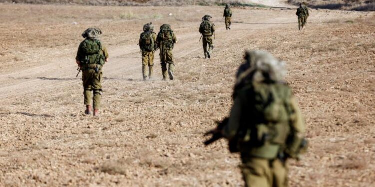 مزاحمت کاروں کا خوف : صیہونی فوجی نے قریبی رشتہ داروں پر فائرنگ کردی