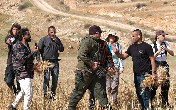 صوفیف الخلیل: صہیونی آبادکاروں کی فائرنگ سے فلسطینی شہید، متعدد زخمی